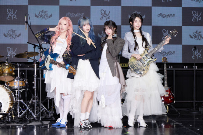 QWER (Photo=3Y Corporation)