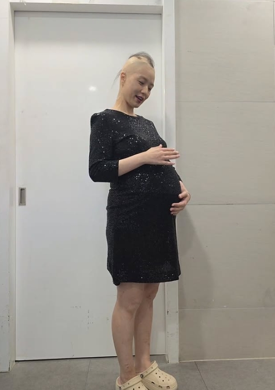 Ahn Young-mi social media