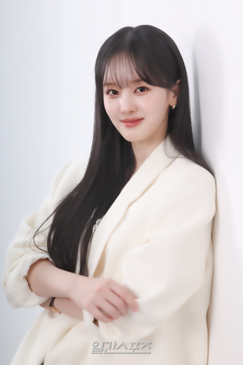 TV조선 드라마 '닥터신' 모모 역 배우 백서라가 28일 오후 서울 중구 순화동 KG타워에서 열린 일간스포츠와의 인터뷰에 앞서 사진 촬영을 하고 있다. 서병수 기자 qudtn@edaily.co.kr /2026.04.28/