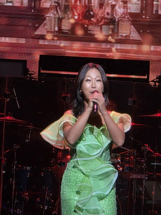 Park Hye-shin Captivates Daejeon Fans With Her Signature Husky Voice Park Hye-shin Captivates Daejeon Fans With Her Signature Husky Voice