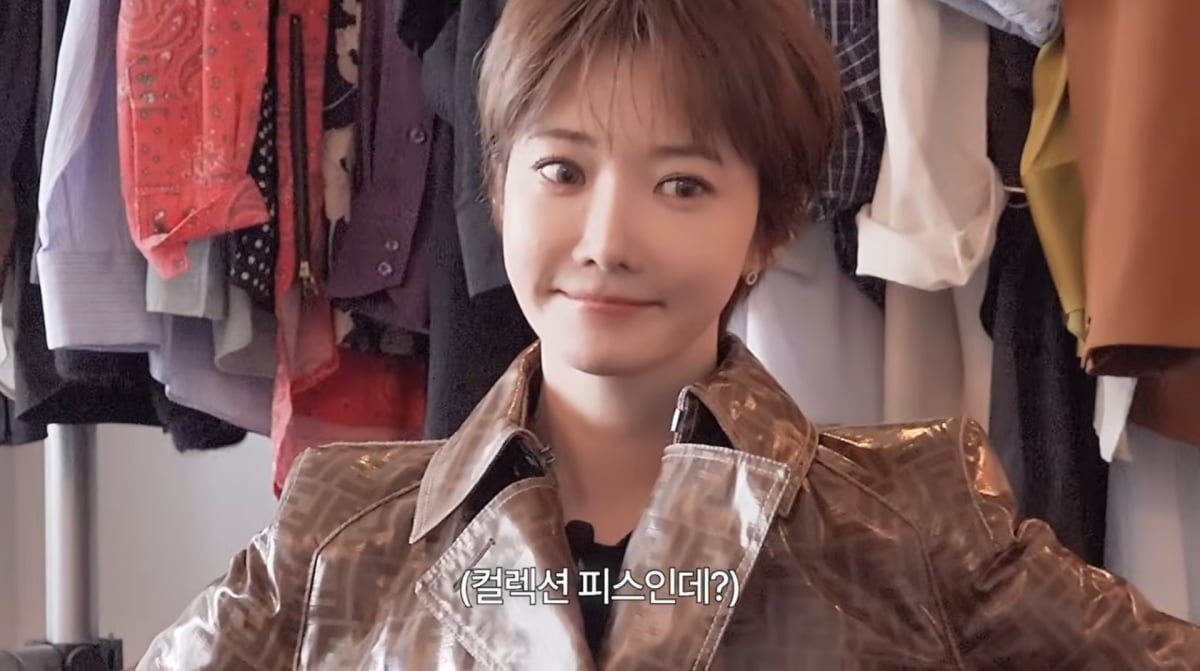 노란 수영복에 섹시한 몸매 어필하는 존예 처자
