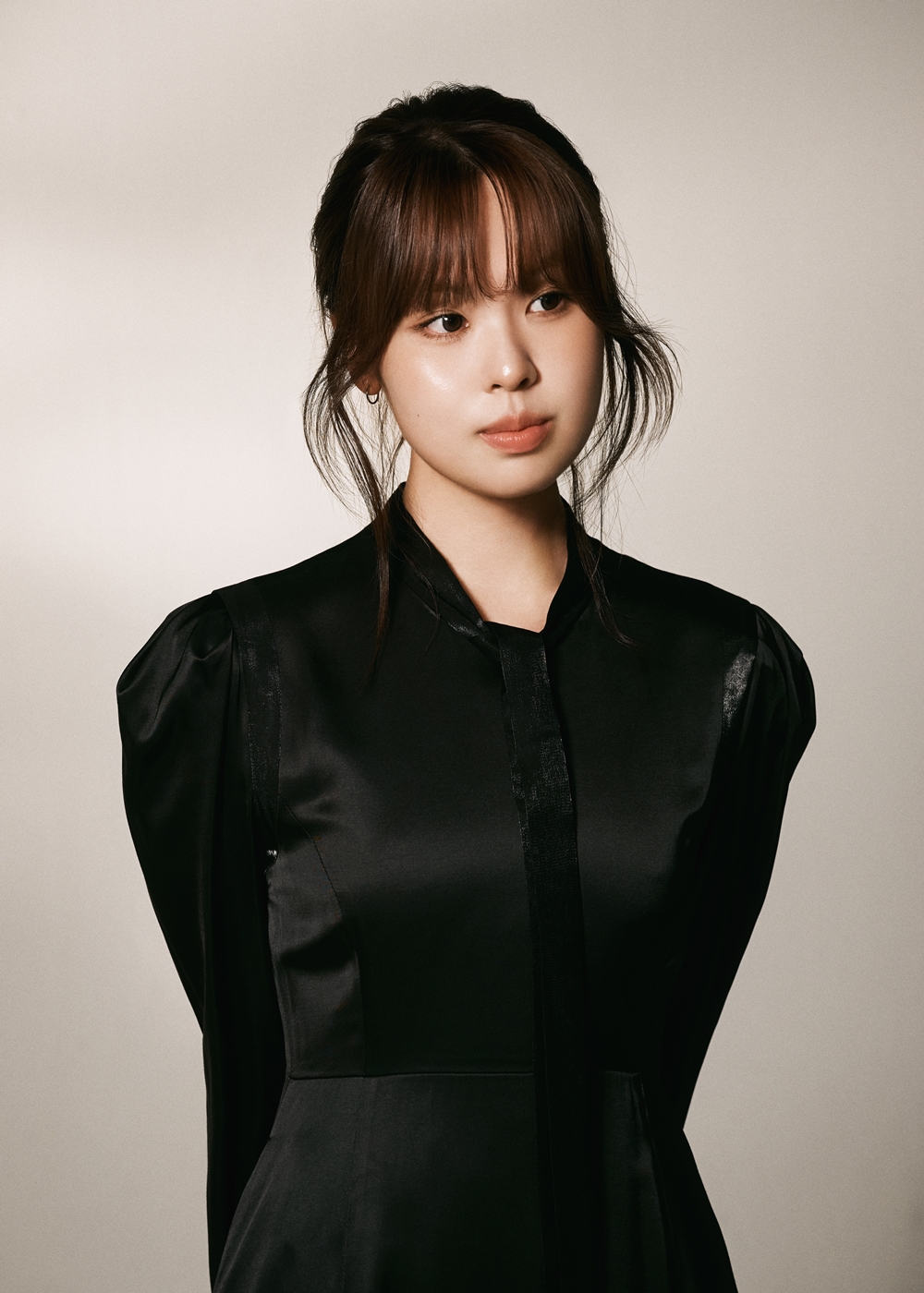 노란 수영복에 섹시한 몸매 어필하는 존예 처자