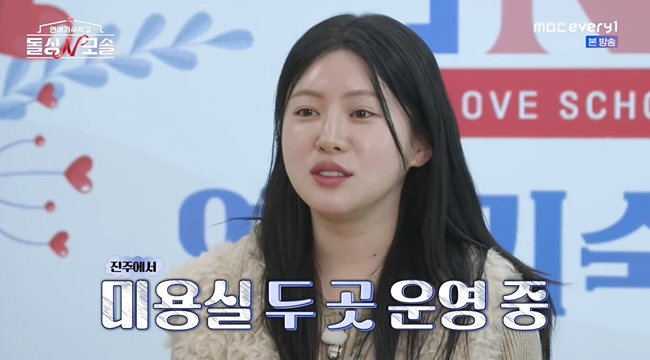 노란 수영복에 섹시한 몸매 어필하는 존예 처자