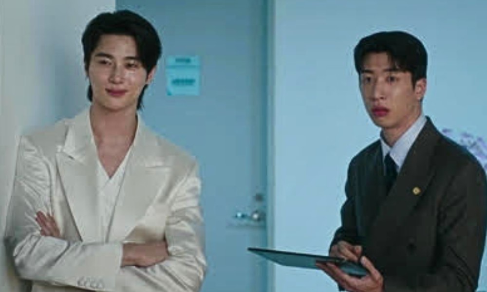 노란 수영복에 섹시한 몸매 어필하는 존예 처자