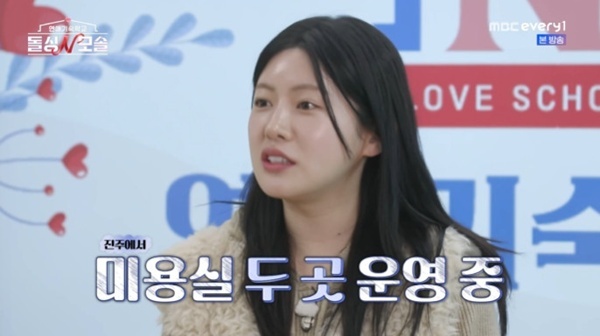 노란 수영복에 섹시한 몸매 어필하는 존예 처자