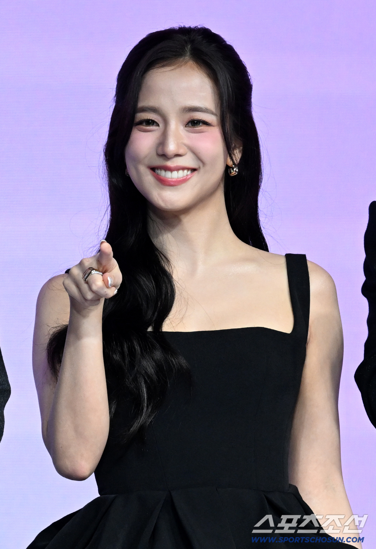 노란 수영복에 섹시한 몸매 어필하는 존예 처자