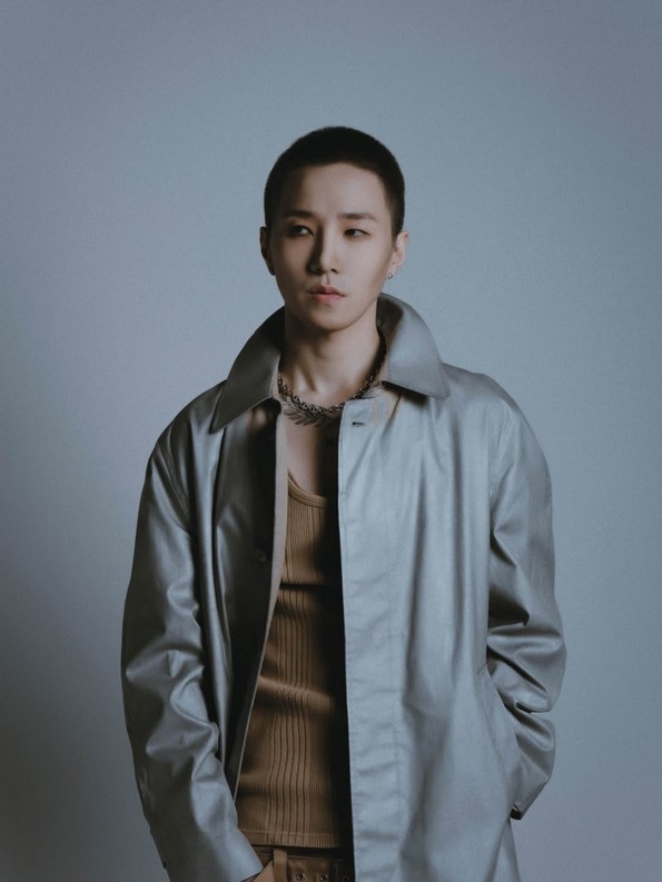 노란 수영복에 섹시한 몸매 어필하는 존예 처자