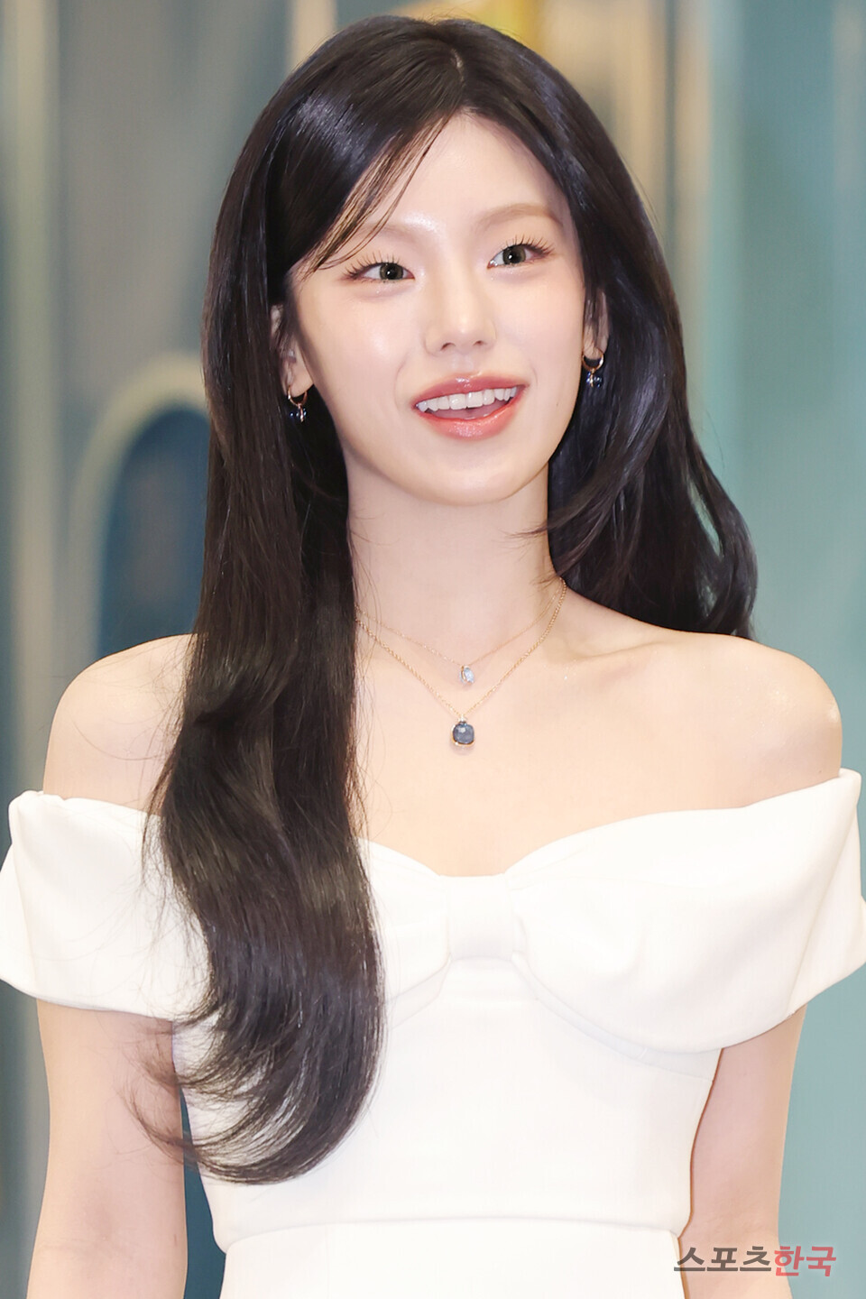 노란 수영복에 섹시한 몸매 어필하는 존예 처자