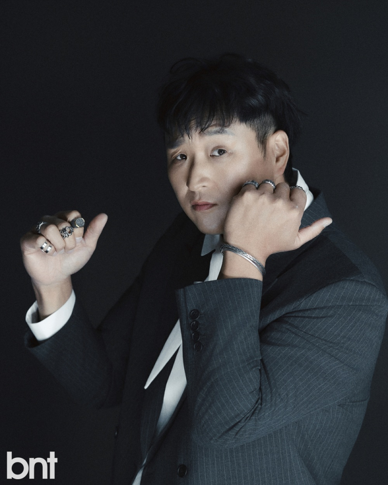 Koo Sung-hwan Shares Heartfelt Thoughts on Happiness and Saying Goodbye to Kkot-bun-i in New Pictorial 2 20260506124302423gmri