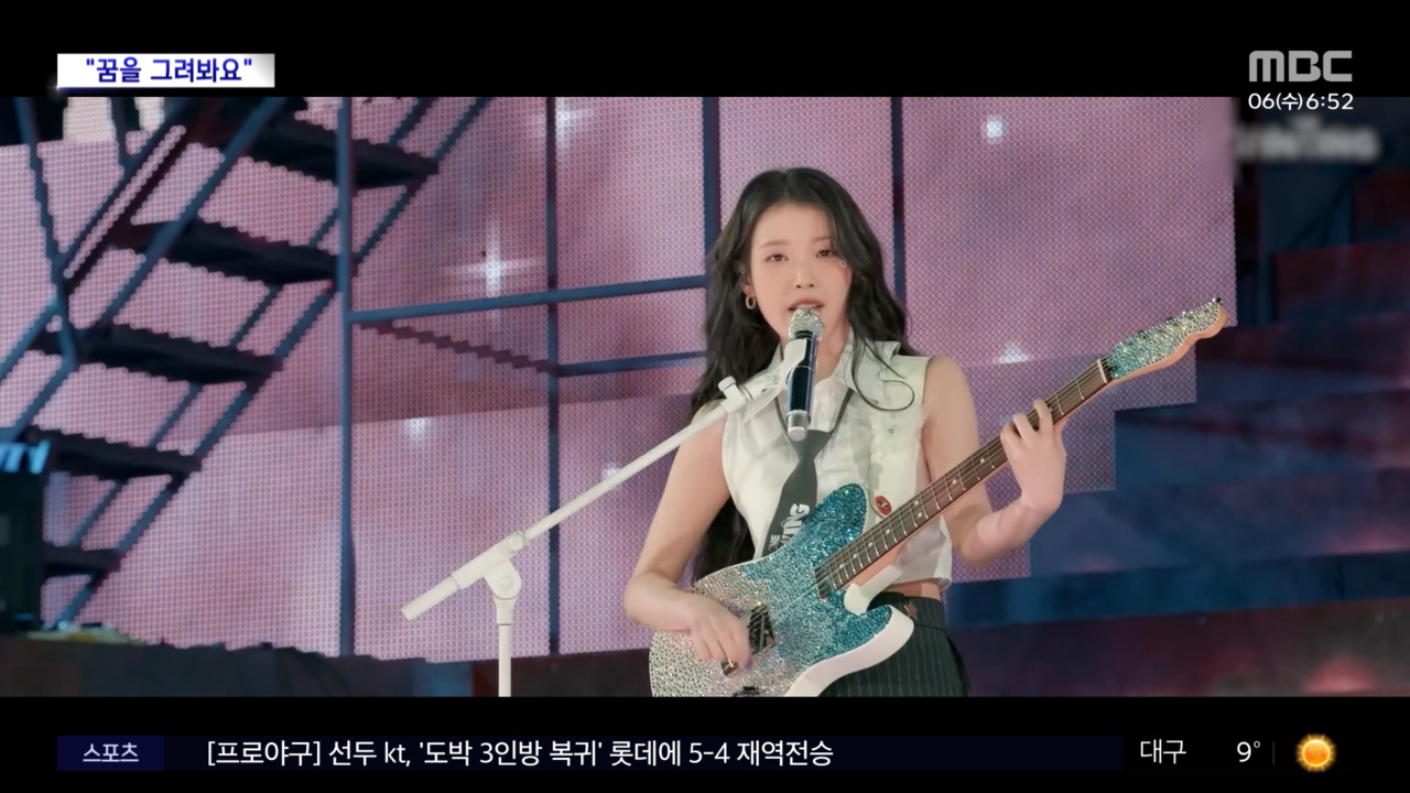 노란 수영복에 섹시한 몸매 어필하는 존예 처자