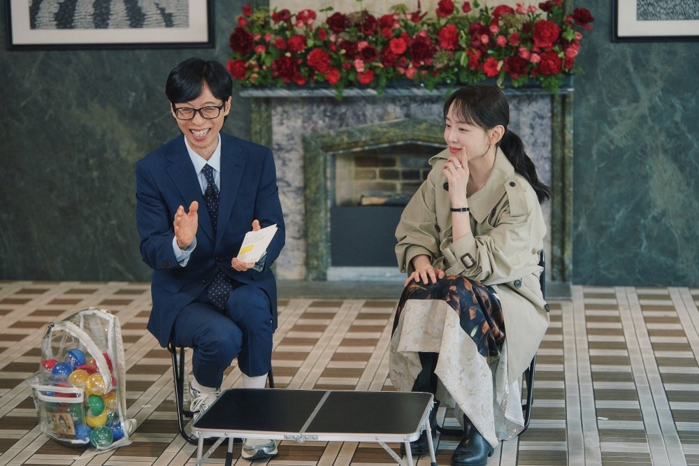 노란 수영복에 섹시한 몸매 어필하는 존예 처자