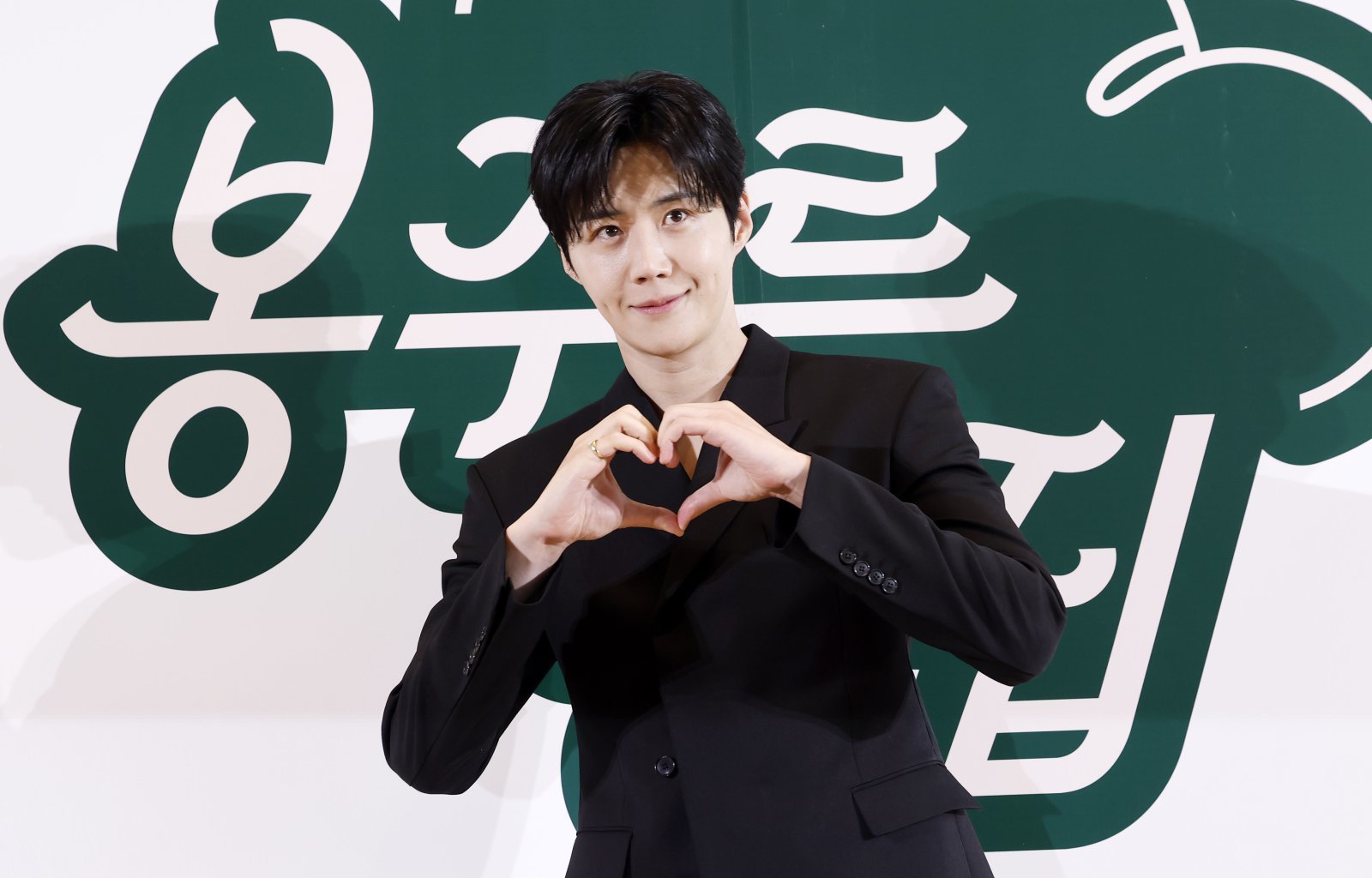 [Seoul=Newsis] Reporter Kim Hye-jin = Actor Kim Seon-ho poses at the press conference for the Coupang Play variety show 'Bonjour Bakery' held at Community Masil in Jung-gu, Seoul on the morning of the 6th. 2026.05.06.