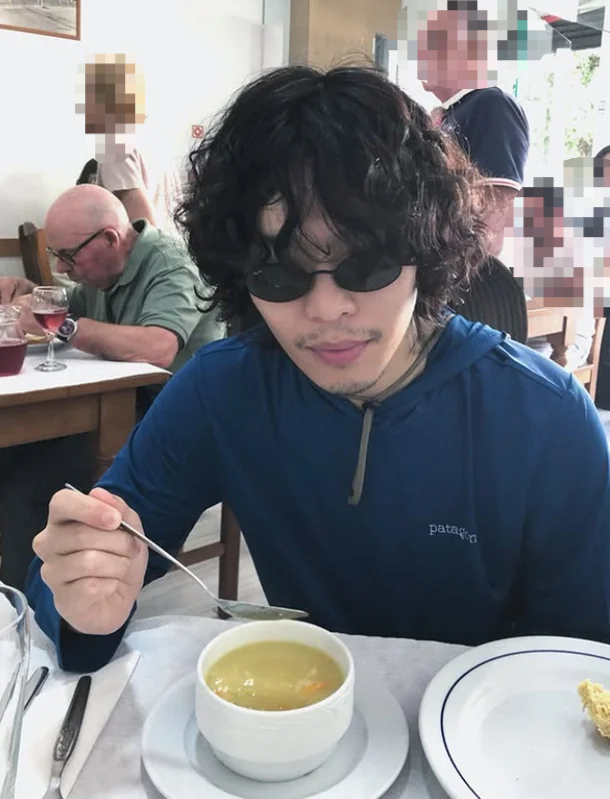 노란 수영복에 섹시한 몸매 어필하는 존예 처자