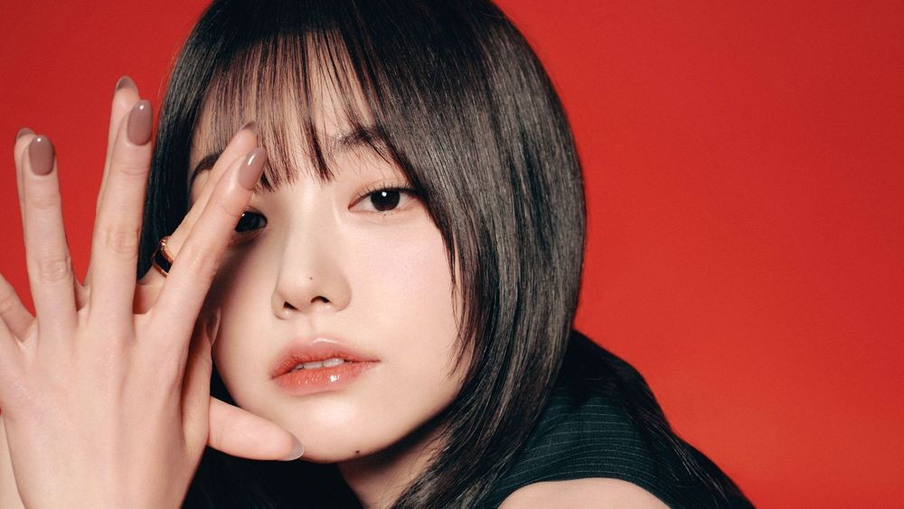 노란 수영복에 섹시한 몸매 어필하는 존예 처자