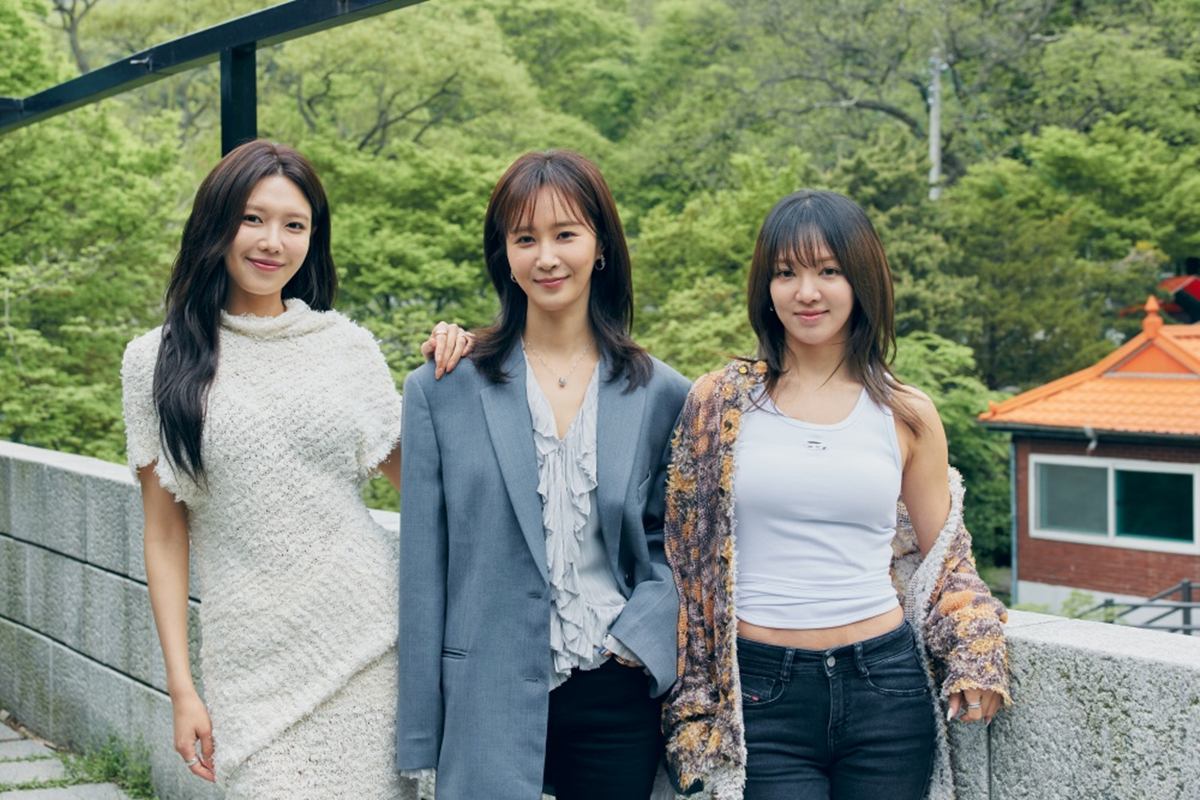 노란 수영복에 섹시한 몸매 어필하는 존예 처자