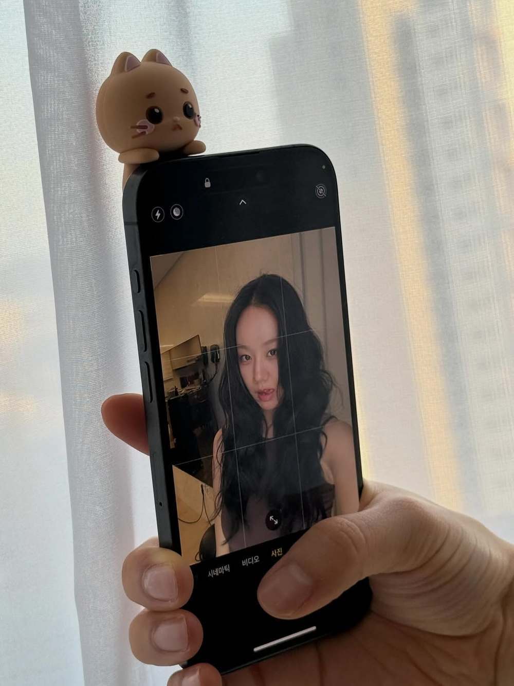 Hyeri social media