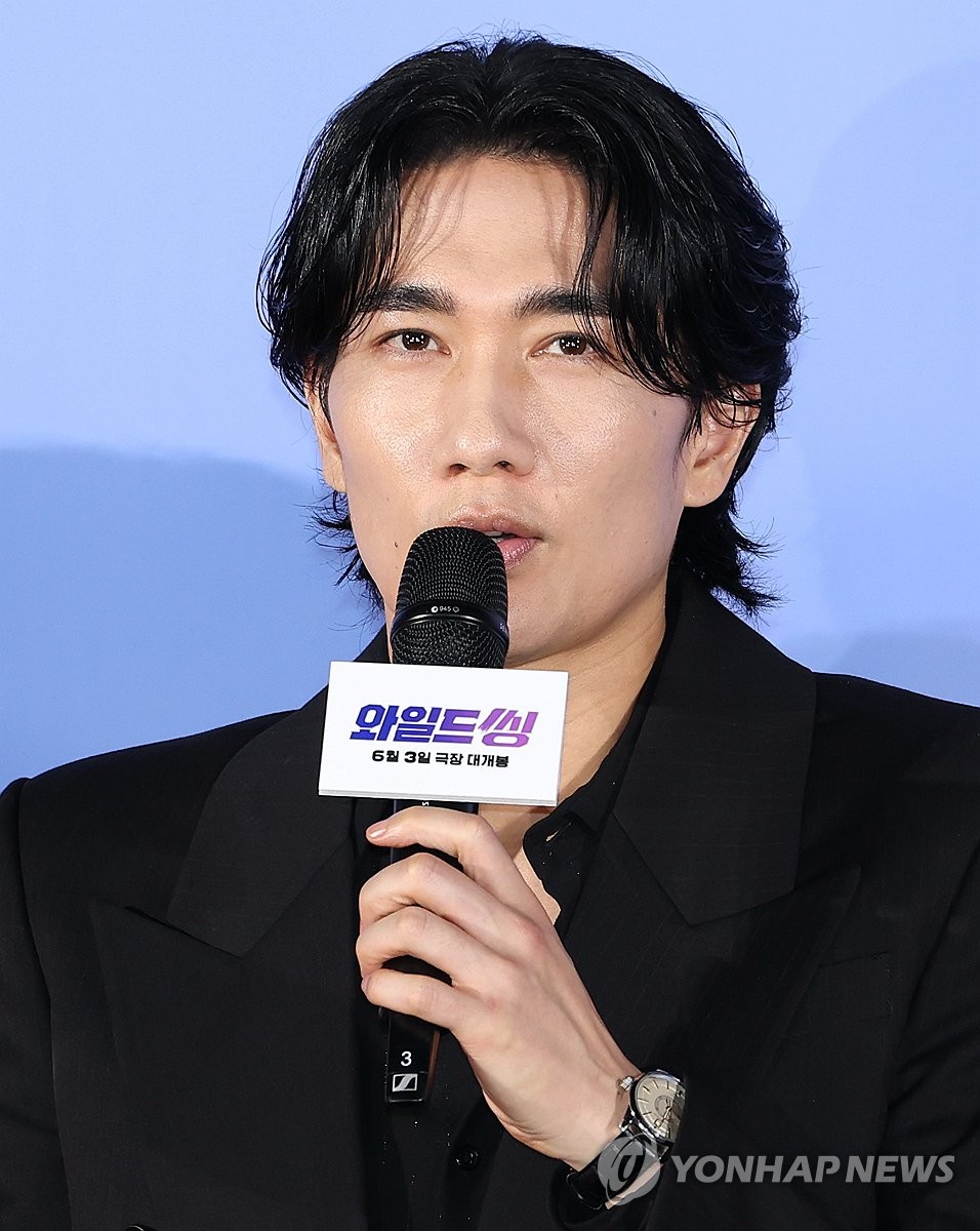 Um Tae-gu giving a greeting (Seoul=Yonhap News) Reporter Lee Jae-hee = Actor Um Tae-gu is giving a greeting at the production briefing for the movie 'Wild Thing' held at Lotte Cinema Konkuk University Entrance in Gwangjin-gu, Seoul on the 7th. 2026.5.7