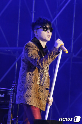 Gumi City Ordered to Pay 125 Million Won to Singer Lee Seung-hwan After Concert Cancellation