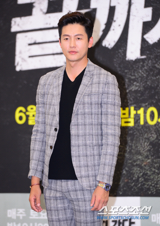 Lee Jung-jin, the 4 Billion Won Man, Gets Rejected by Someone 13 Years Younger! Song Hae-na Drops Truth Bombs on His Personality in 'Groom's Class' Lee Jung-jin, the 4 Billion Won Man, Gets Rejected by Someone 13 Years Younger! Song Hae-na Drops Truth Bombs on His Personality in 'Groom's Class'