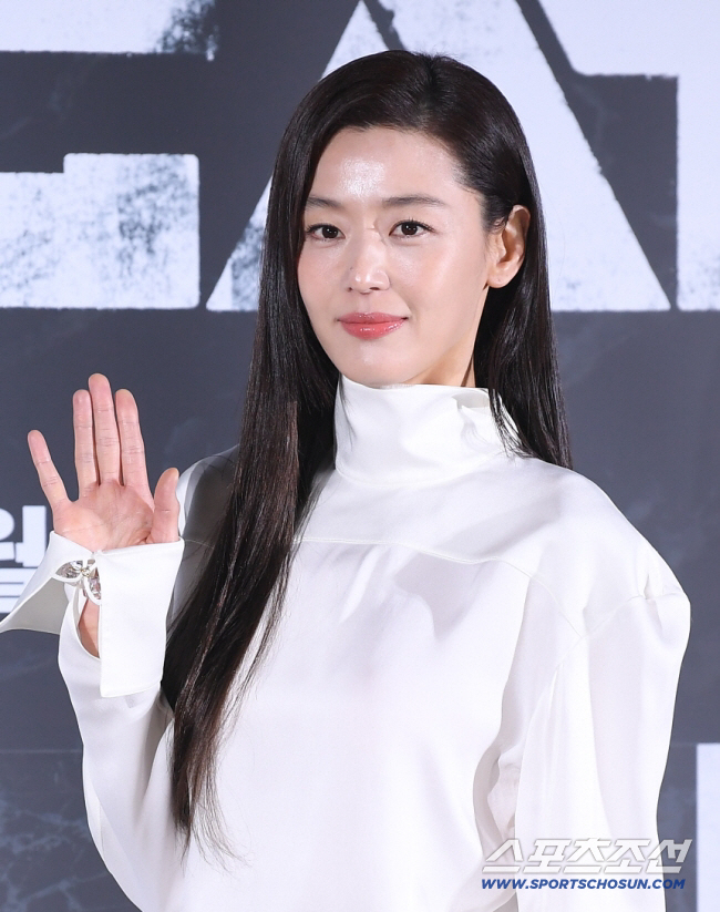 Jun Ji-hyun Opens Up About Her 30-Year Career: 