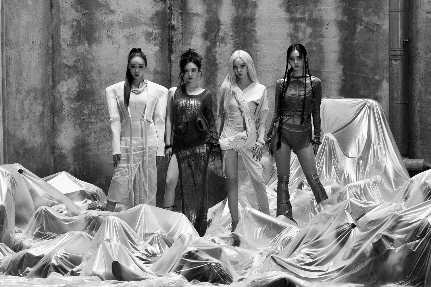 aespa and G-DRAGON Team Up! New Chapter of Worldview Teased with Pre-release Single 'WDA' aespa and G-DRAGON Team Up! New Chapter of Worldview Teased with Pre-release Single 'WDA'