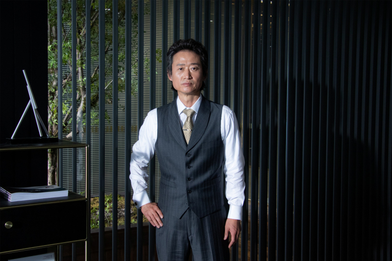Yoo Seung-mok Wins Baeksang Trophy on First Nomination! 