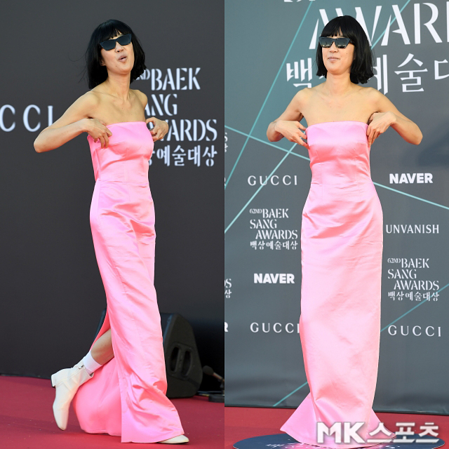Hong Jin-kyung Steals the Show at Baeksang Arts Awards with a Pink Dress and Hilarious Red Carpet Moment!