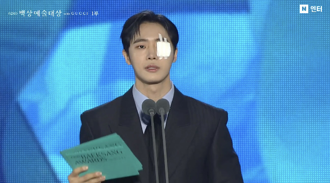 Chu Young-woo Attends Baeksang Arts Awards with an Eye Patch, Showing True Professionalism