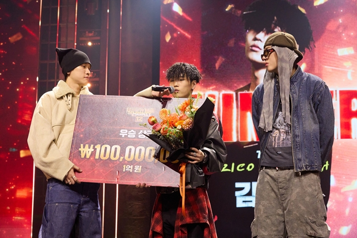 After being named the winner, Haon stated that this moment was the only scenario he had imagined. From left: Crush, Haon, Zico. Provided by CJ ENM