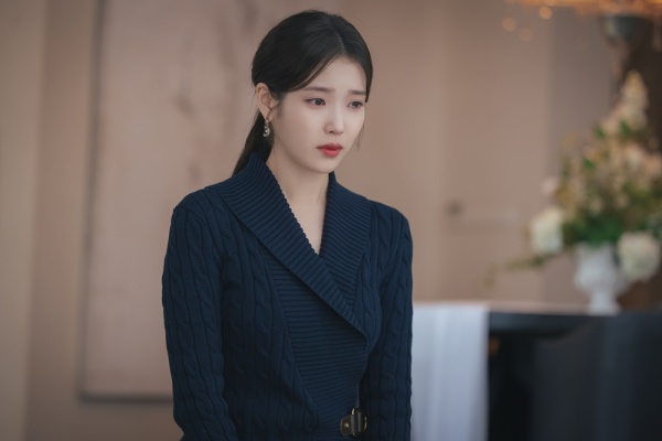 IU Kneels for Byeon Woo-seok in '21st Century Grand Prince's Wife', Shedding Desperate Tears Before Cho Seung-yeon