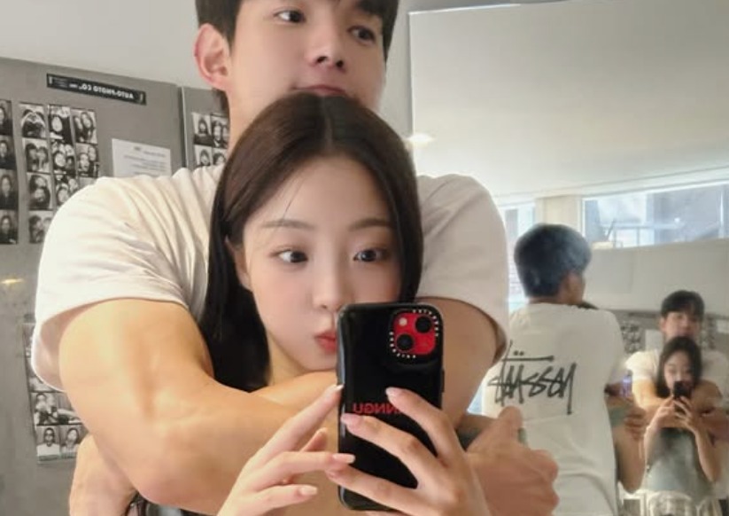 노란 수영복에 섹시한 몸매 어필하는 존예 처자