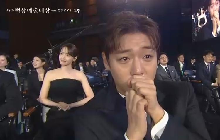 The 62nd Baeksang Arts Awards were held on the 8th at COEX in Gangnam-gu, Seoul. Entertainer Shin Dong-yup, singer and actress Suzy, and actor Park Bo-gum served as the hosts for the eighth time. Capture from Chzzk.