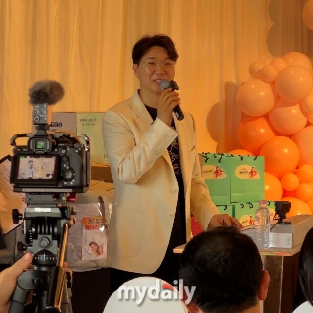 'Jae-i's Dad' Park Soo-hong Hosts First Birthday Party for Lee Yong-sik's Granddaughter: "So Happy and Precious" 'Jae-i's Dad' Park Soo-hong Hosts First Birthday Party for Lee Yong-sik's Granddaughter: