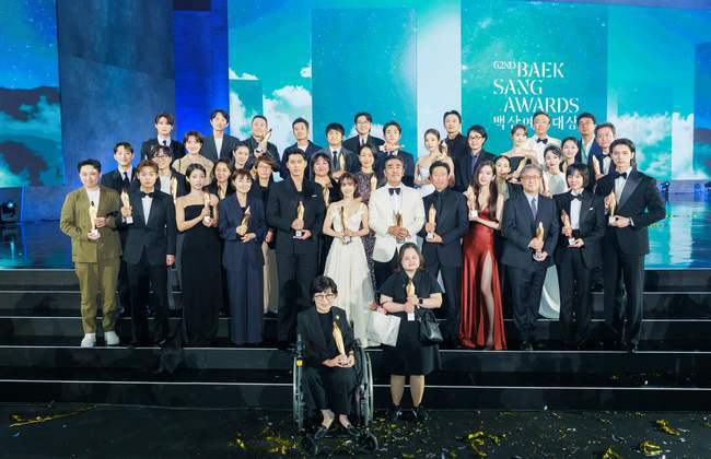 Ryu Seung-ryong and Yoo Hae-jin Both Win Baeksang Grand Prizes: A Triumph of Talent! Ryu Seung-ryong and Yoo Hae-jin Both Win Baeksang Grand Prizes: A Triumph of Talent!