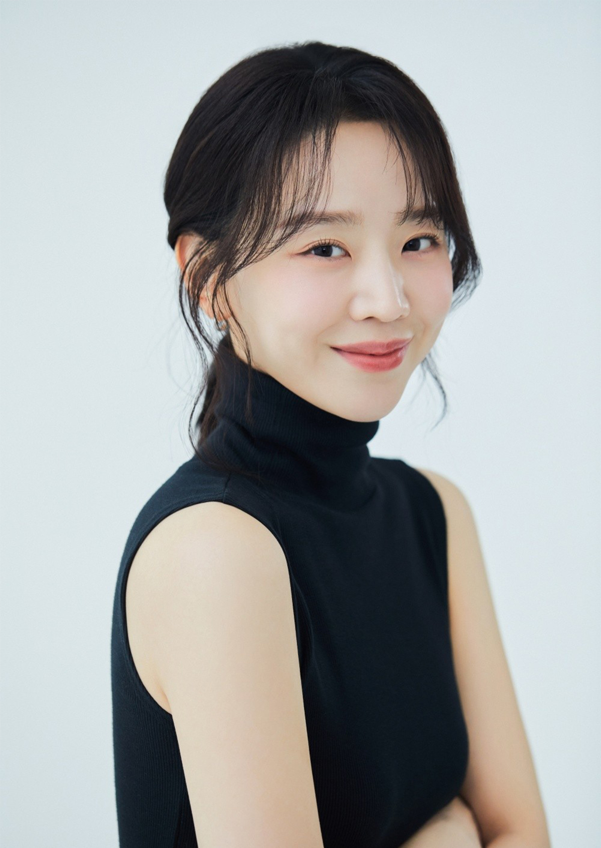 노란 수영복에 섹시한 몸매 어필하는 존예 처자