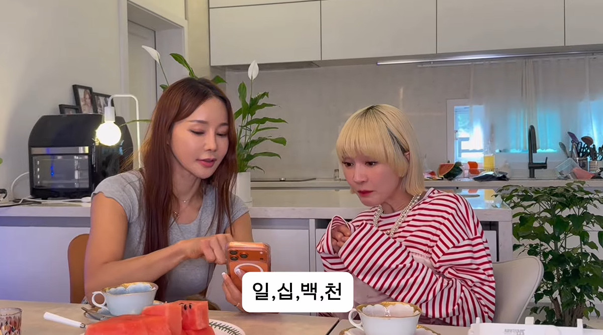 노란 수영복에 섹시한 몸매 어필하는 존예 처자