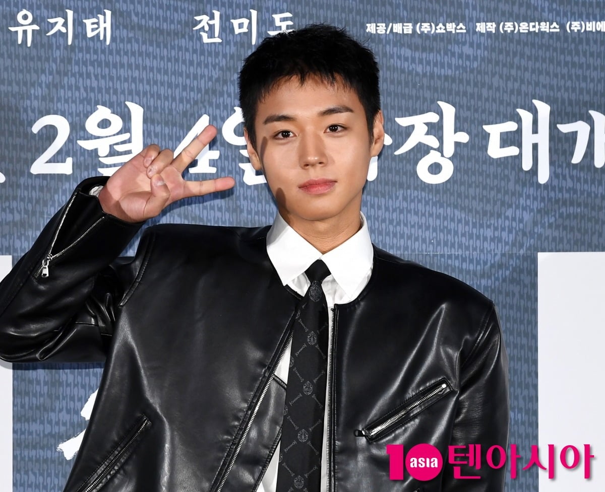 Park Jihoon is proving his presence by balancing his career as a singer and actor.