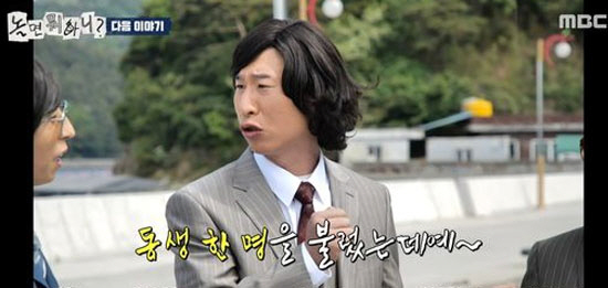 노란 수영복에 섹시한 몸매 어필하는 존예 처자