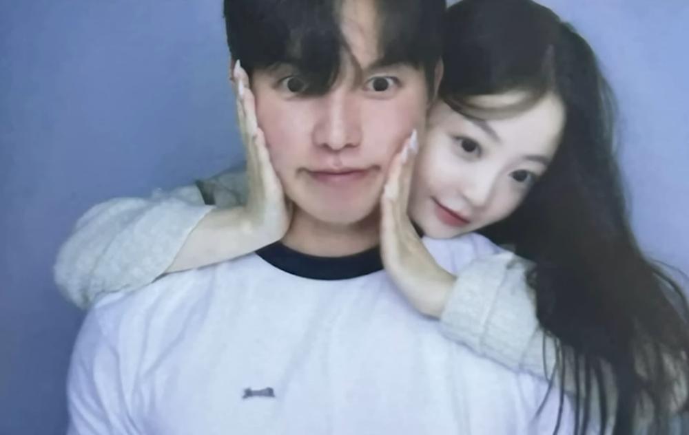 노란 수영복에 섹시한 몸매 어필하는 존예 처자