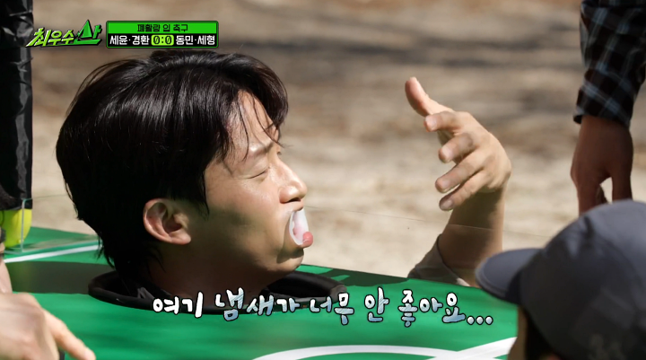 노란 수영복에 섹시한 몸매 어필하는 존예 처자
