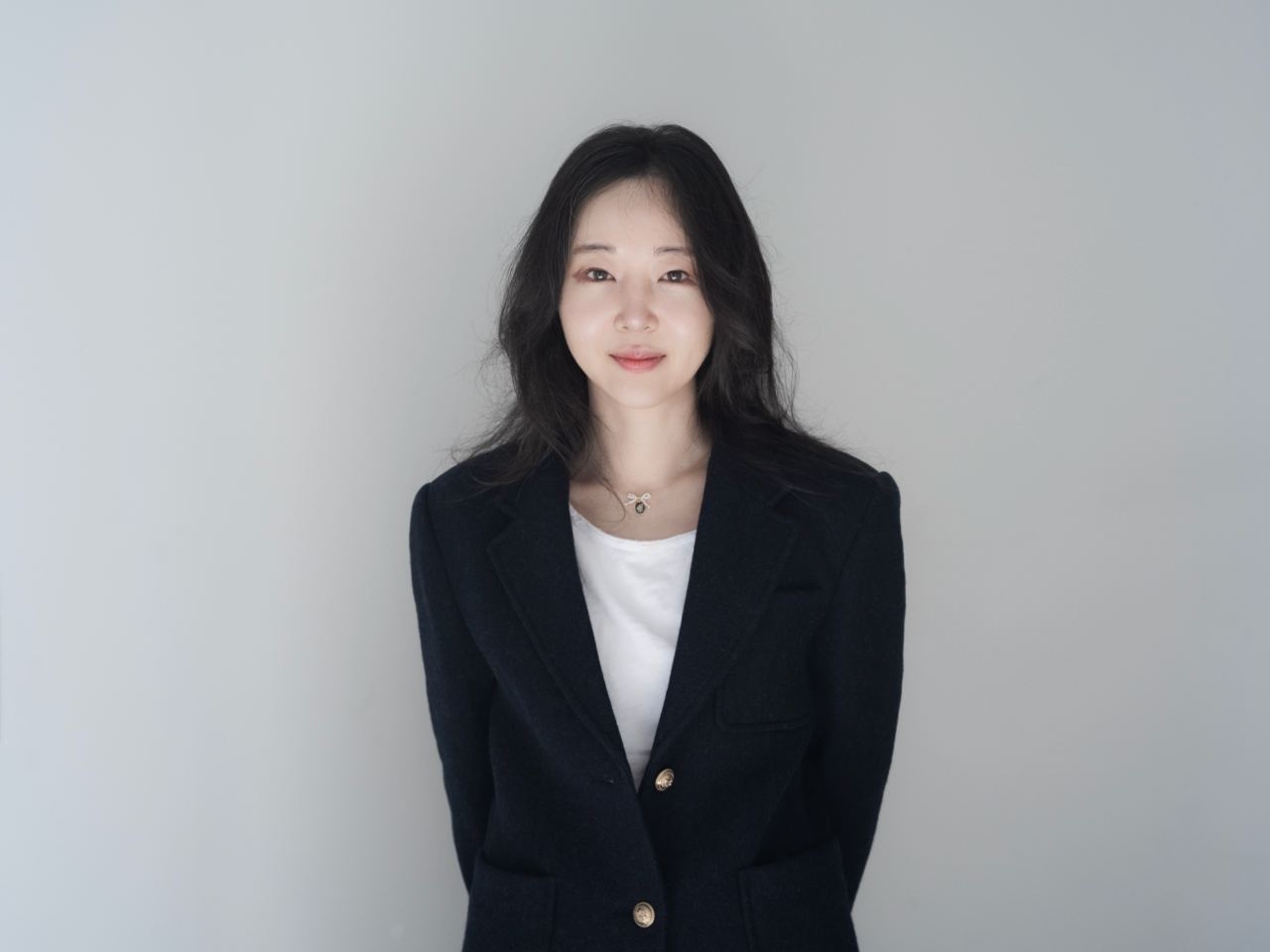 노란 수영복에 섹시한 몸매 어필하는 존예 처자