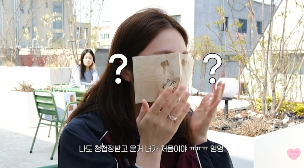 노란 수영복에 섹시한 몸매 어필하는 존예 처자