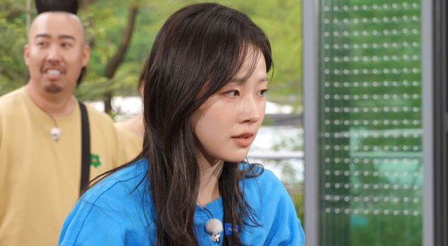 노란 수영복에 섹시한 몸매 어필하는 존예 처자