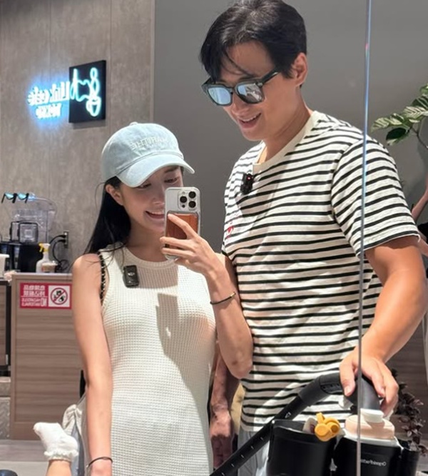 노란 수영복에 섹시한 몸매 어필하는 존예 처자