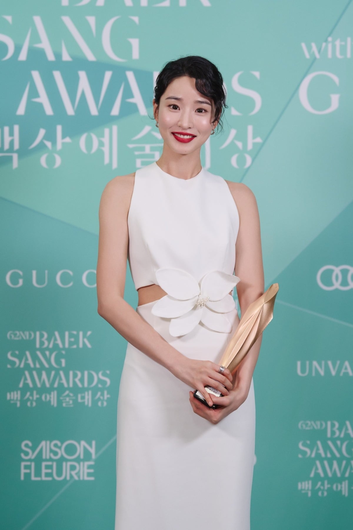 Actress Bang Hyo-rin showed her power by winning four awards for the Netflix series 'Aema'. / Photo provided by Team Hope