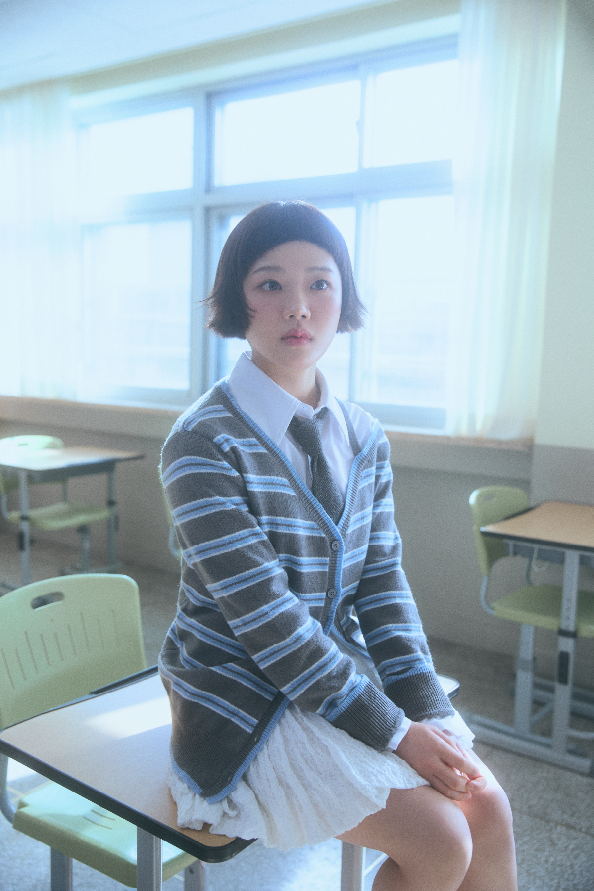 노란 수영복에 섹시한 몸매 어필하는 존예 처자