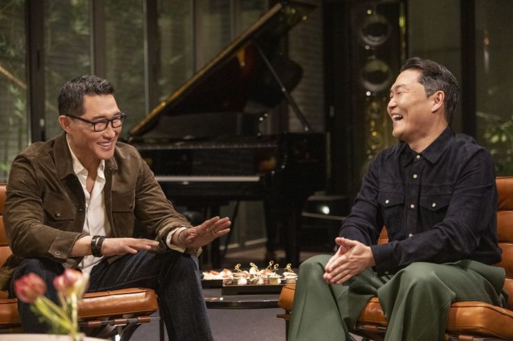 노란 수영복에 섹시한 몸매 어필하는 존예 처자