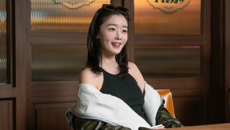 노란 수영복에 섹시한 몸매 어필하는 존예 처자