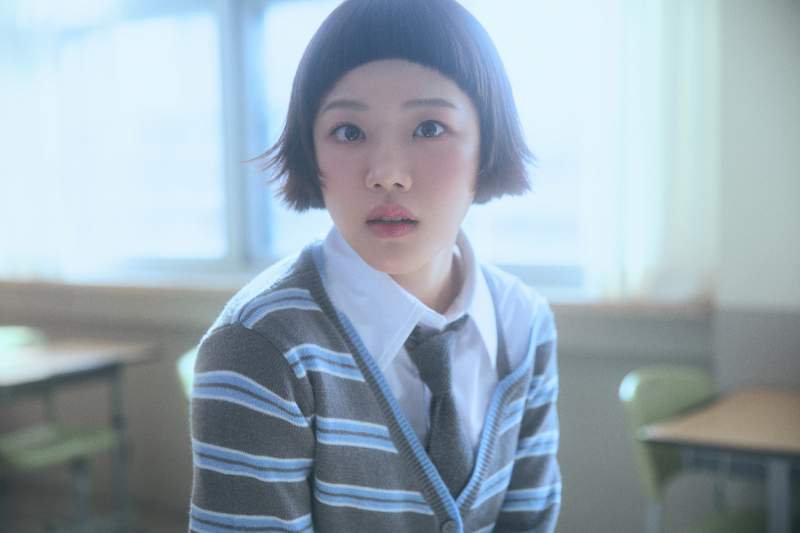 노란 수영복에 섹시한 몸매 어필하는 존예 처자