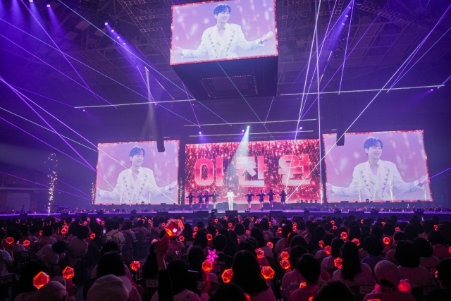 Lee Chan-won showcased his maturity as a musician who appeals to all generations and presented a perfect blueprint for the future of K-Trot.